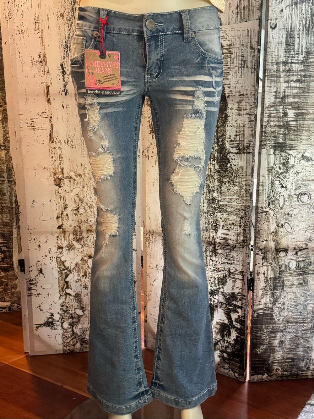 NWT! Amethyst Y2K Jeans "Fit and Flare" low rise distressed size 7